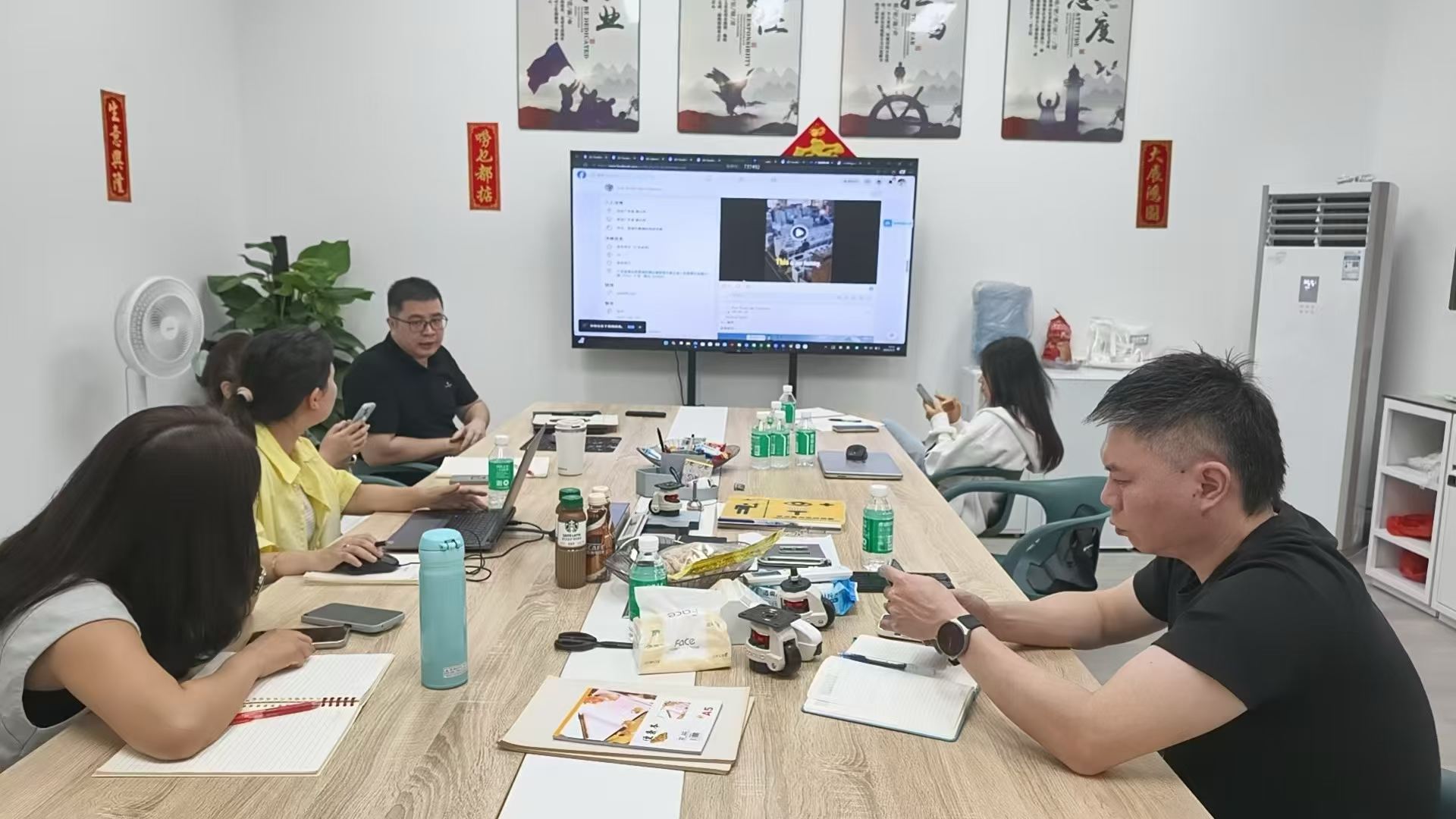 汇报科技南海建材工厂上门复盘案例图片，展示国际站代运营团队现场诊断店铺和业务承接问题