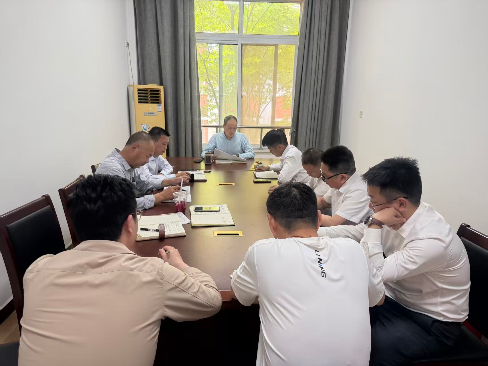汇报科技南海工厂上门复盘与国际站运营陪跑培训现场，展示店铺诊断和业务沟通
